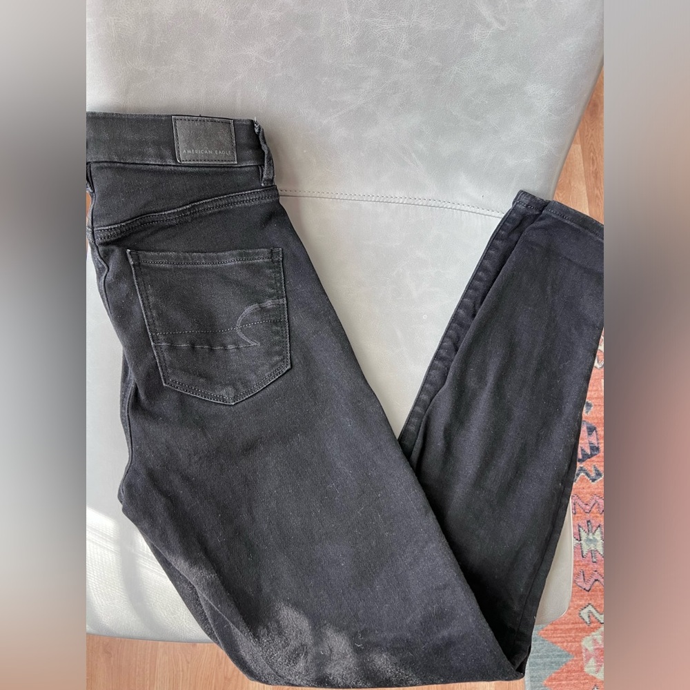 AE Women’s Curvy High-Rise Skinny Denim Jean
